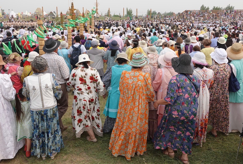 Osokhay dancing at Ysyakh festival