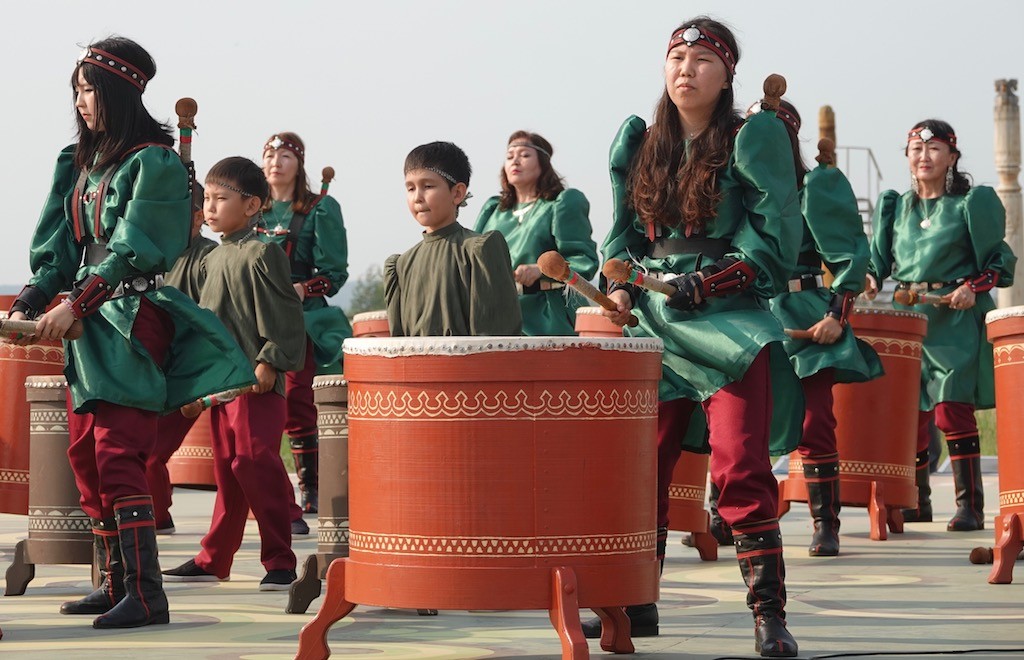 Musical performance before the horse racing at Ysyakh festival