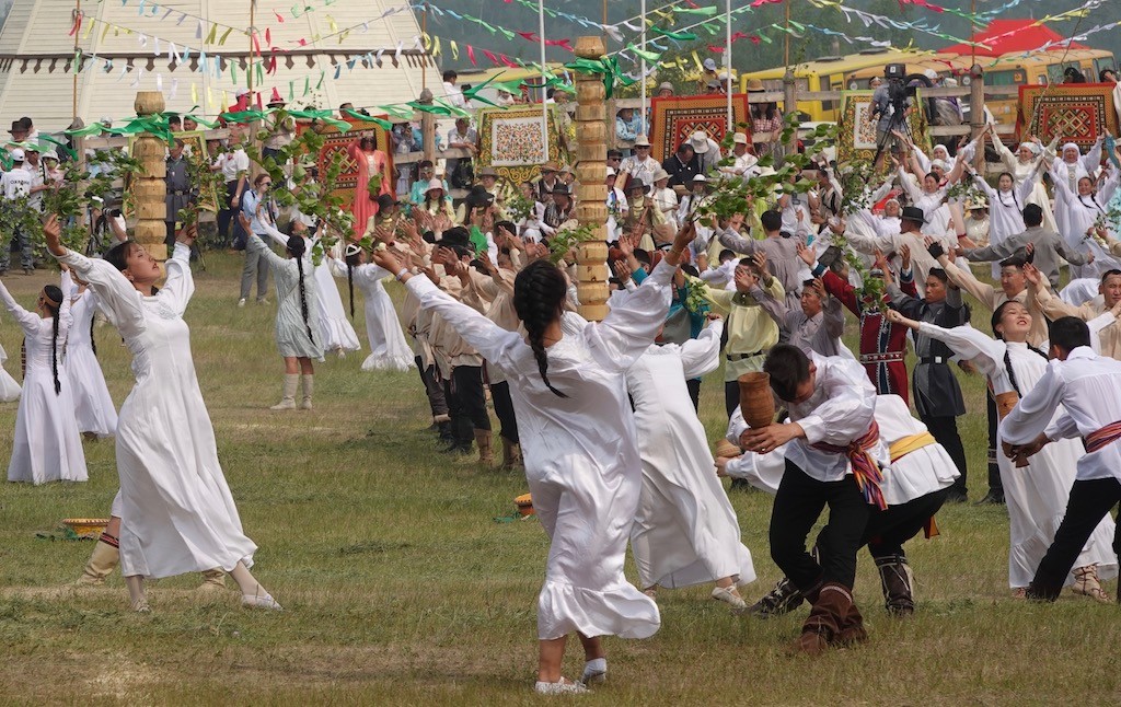 Opening ceremony at Yskyakh festival